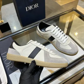 Dior B27 ऑफ-व्हाइट काला ग्रे गम लाइफस्टाइल स्नीकर