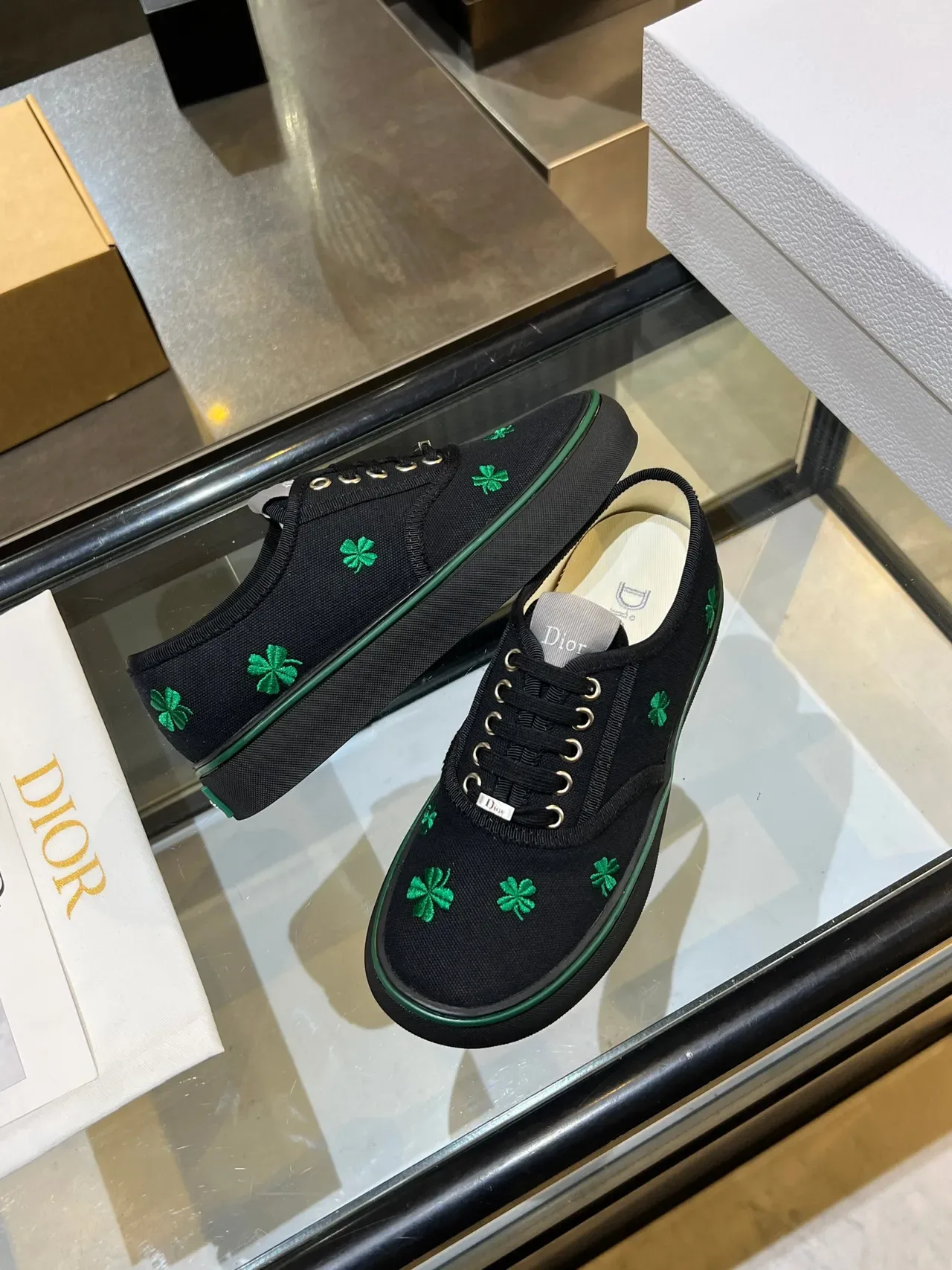 Dior Black Green Canvas Upper Embroidered Four-Leaf Clover Motifs Lifestyle Sneakers 2
