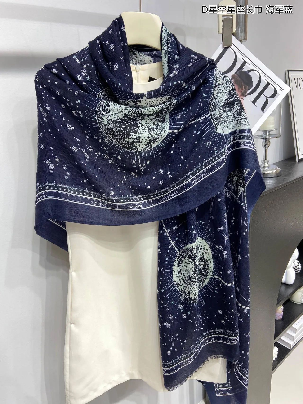 Dior Constellation Azul Marino Impresión Celestial Motivo Astronómico Pañuelo de Seda 9