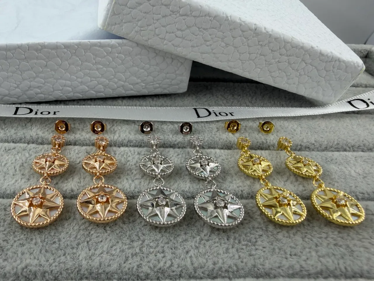 Dior أقراط ذهبية فضية مزدوجة الطبقات نقشة المجسم النجمي مرصعة بصدفة اللؤلؤ 4