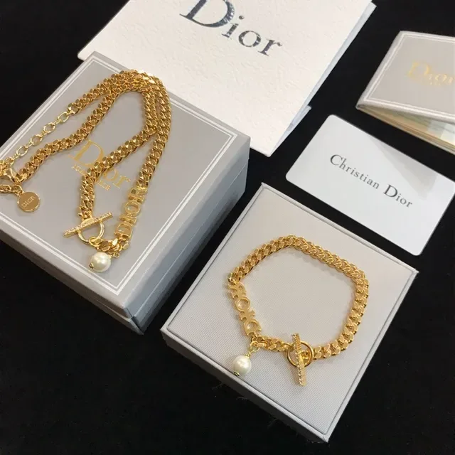 Dior Bracelets avec charm de logo en or et perle 6