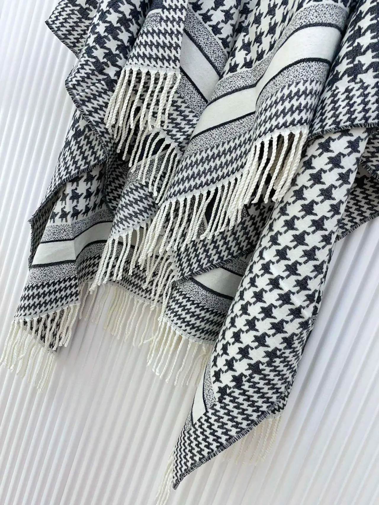 Dior Houndstooth Knitted Cashmere Scarf 8