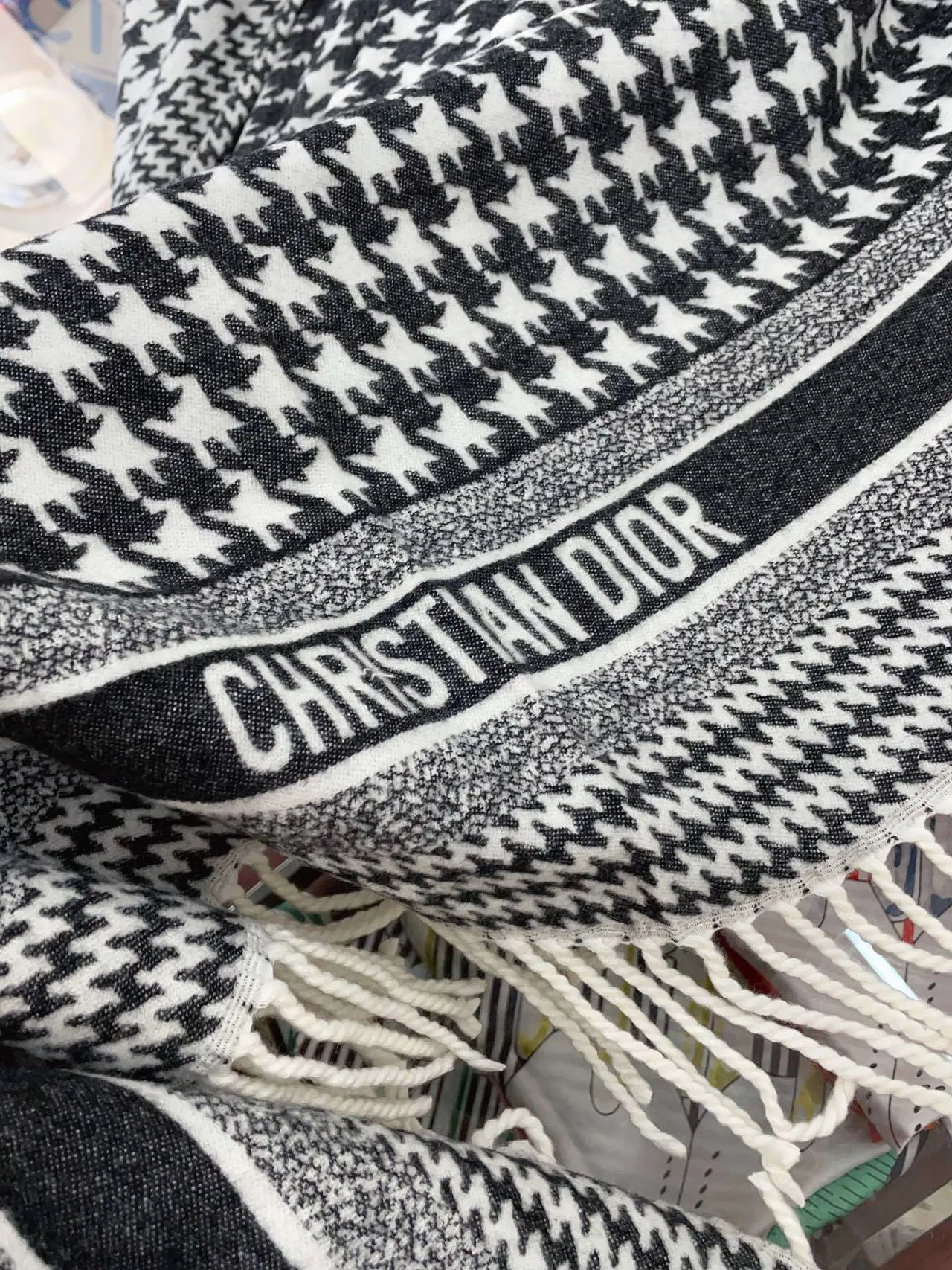 Dior Houndstooth Knitted Cashmere Scarf 9