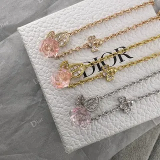 Dior Or Rose Pendentif Résine Forme Rose Motif Feuilles Cristal Pavé Collier