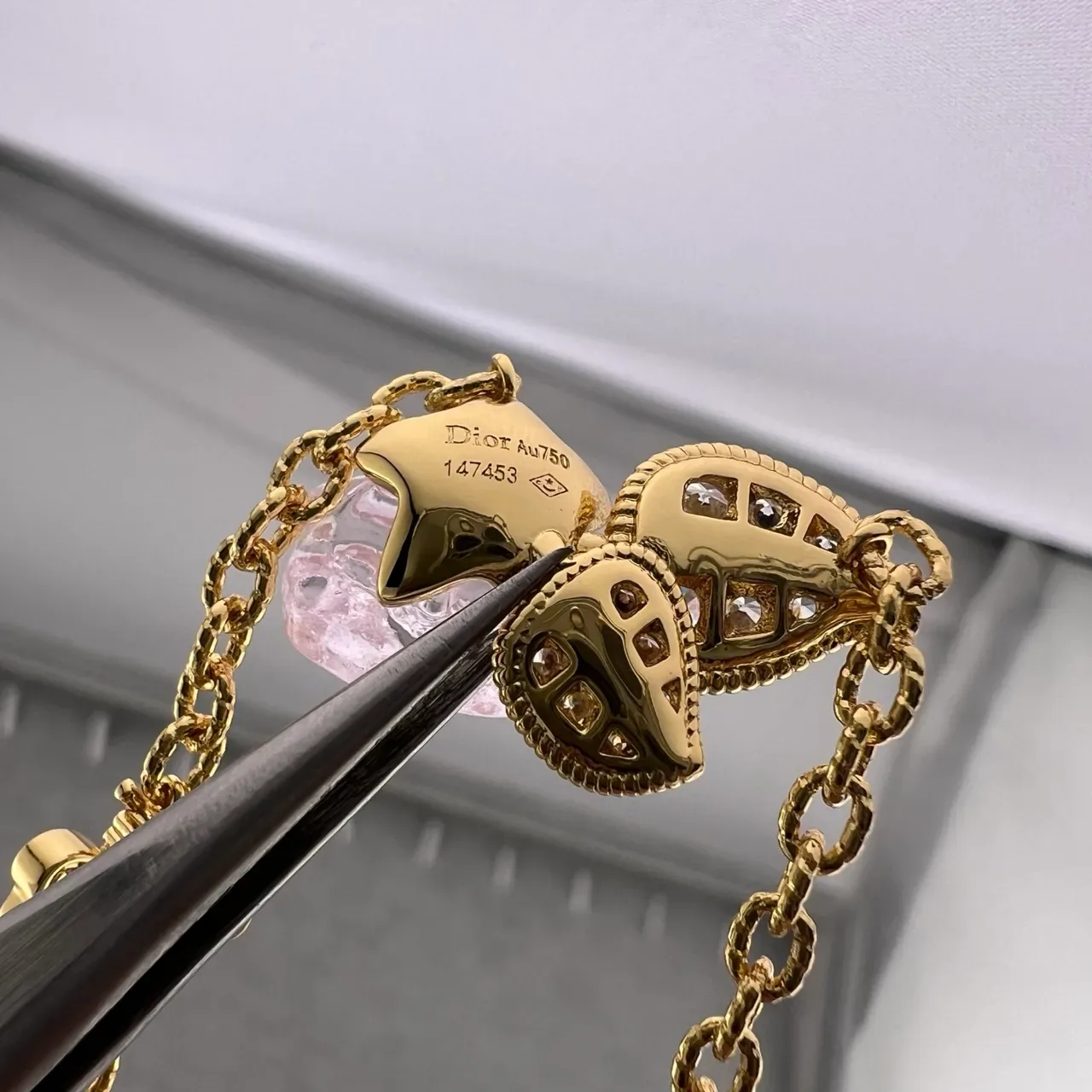 Dior Or Rose Pendentif Résine Forme Rose Motif Feuilles Cristal Pavé Collier 2