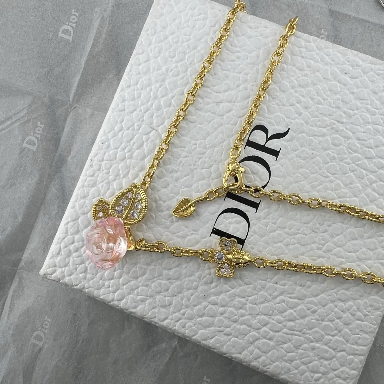 Dior Or Rose Pendentif Résine Forme Rose Motif Feuilles Cristal Pavé Collier 5