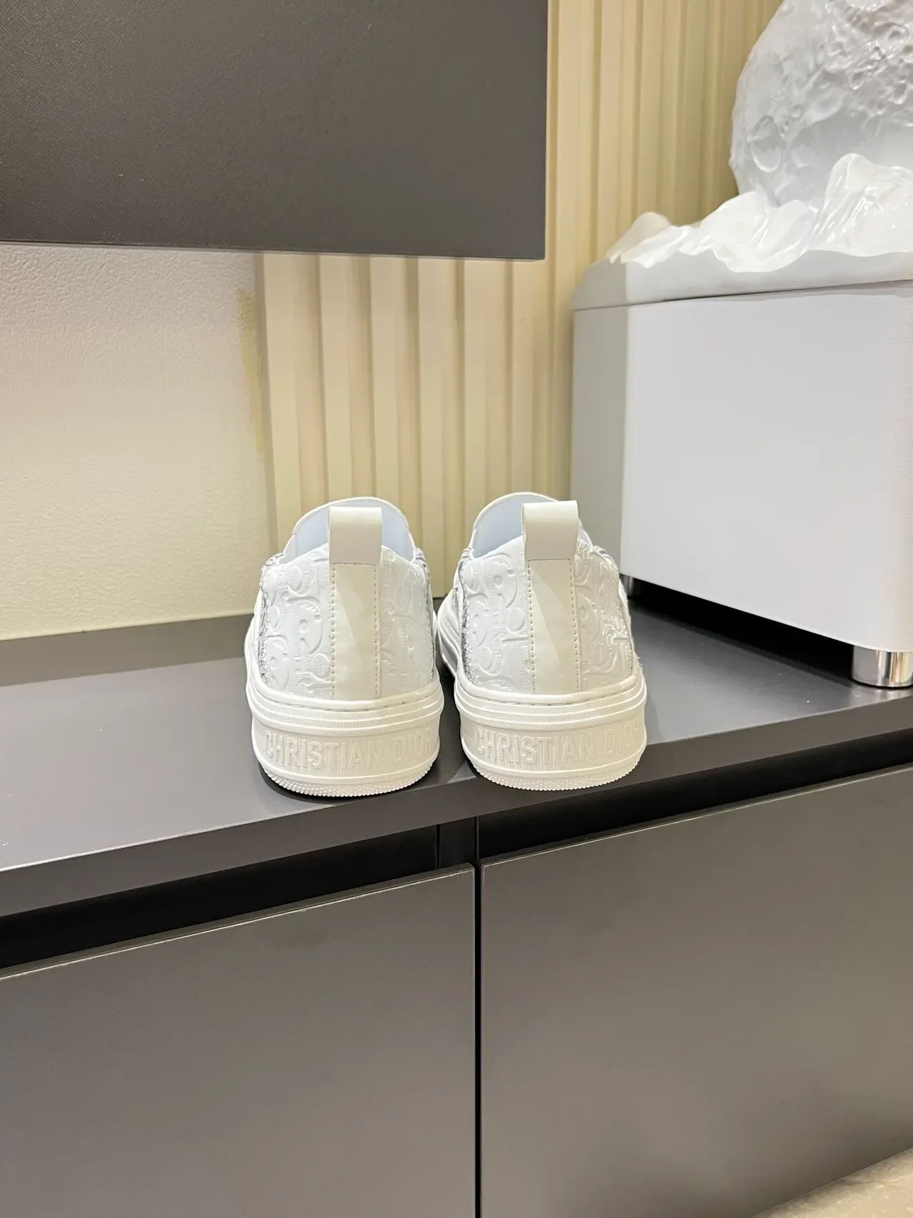 Dior Tênis Lifestyle Slip-On Branco e Cinza com Estampa Monograma 2