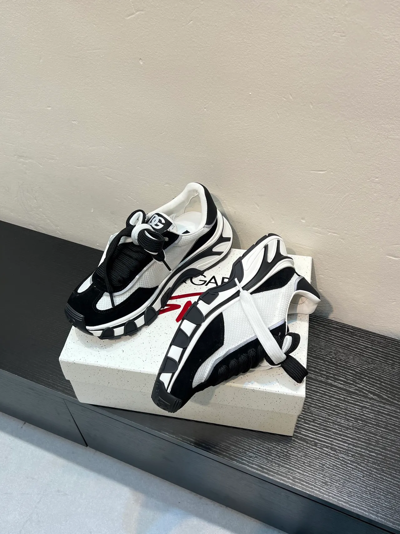 Dolce & Gabbana Chaussures Chunky Semelle Plateforme Noire Blanche Partie Supérieure en Couches 4