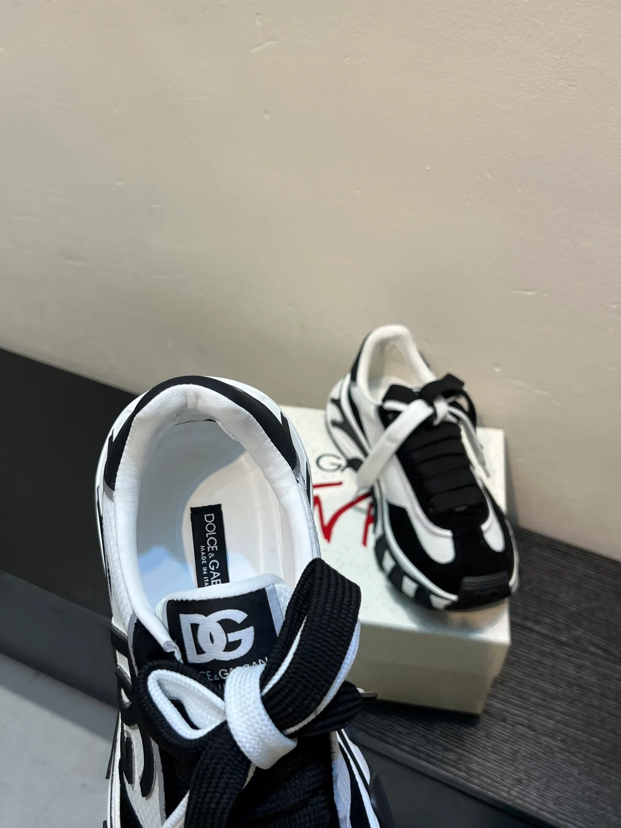 Dolce & Gabbana Chaussures Chunky Semelle Plateforme Noire Blanche Partie Supérieure en Couches 7