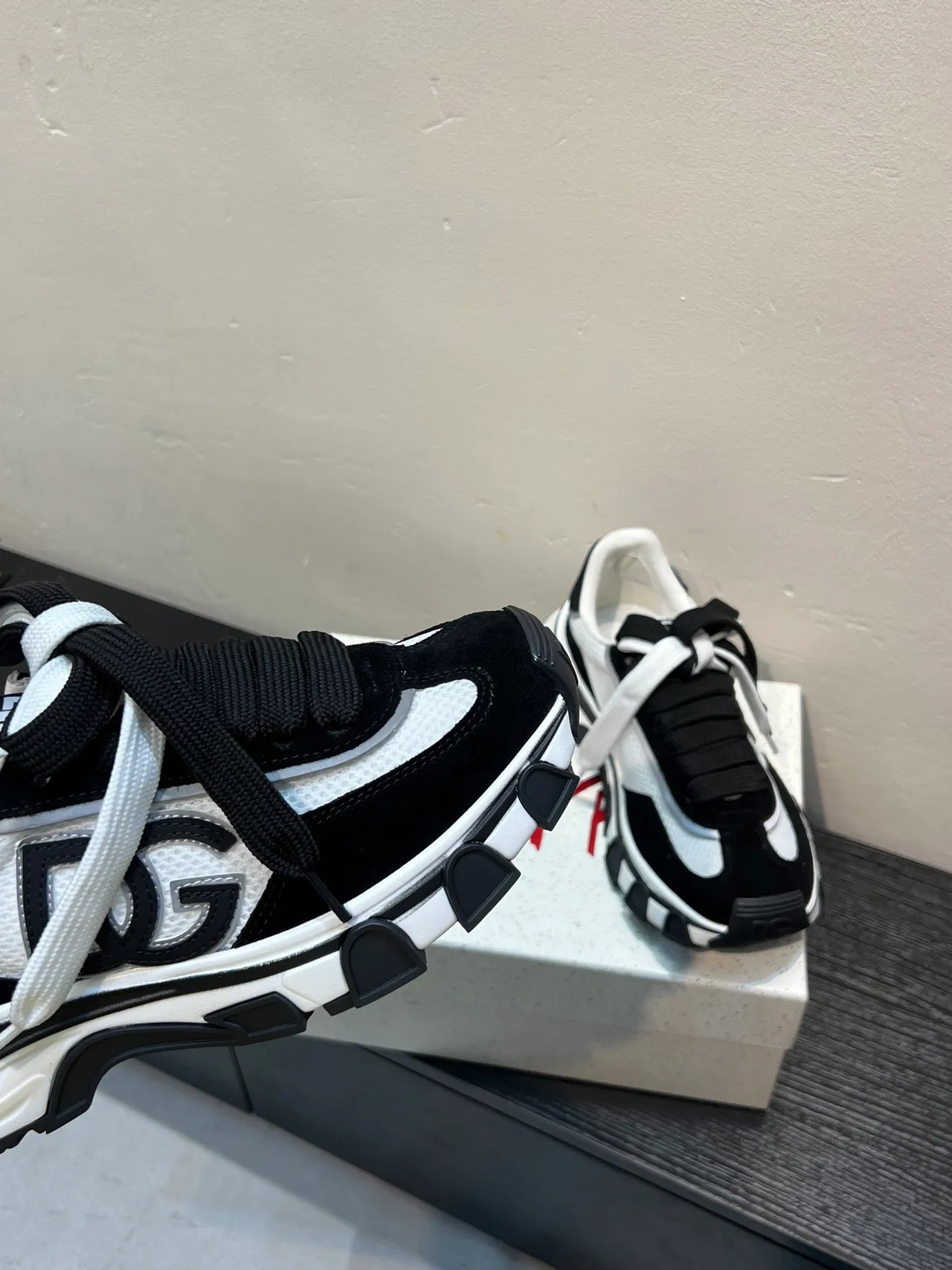 Dolce & Gabbana Chaussures Chunky Semelle Plateforme Noire Blanche Partie Supérieure en Couches 8