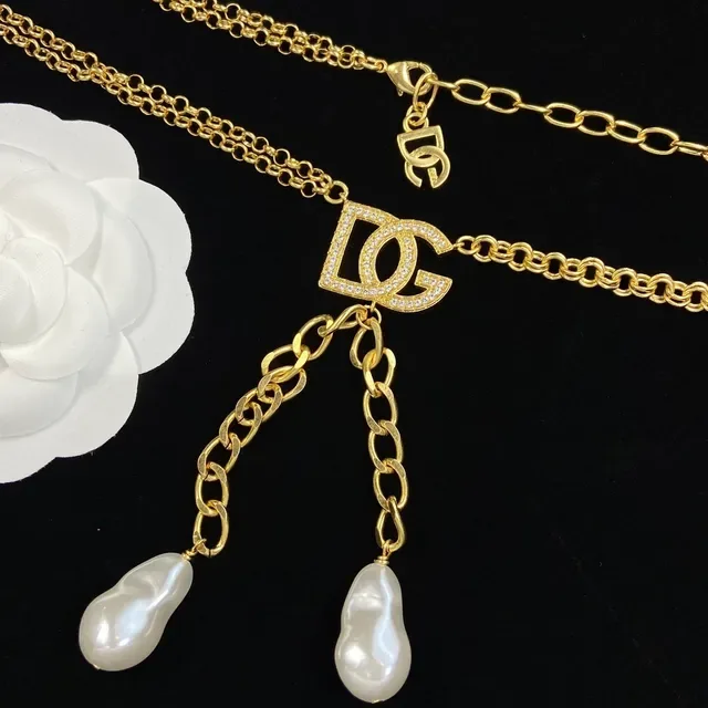 Dolce & Gabbana DG Colar de pérolas Corrente Curb Dourado Branco Cristais Pavé Pingente Logo 4