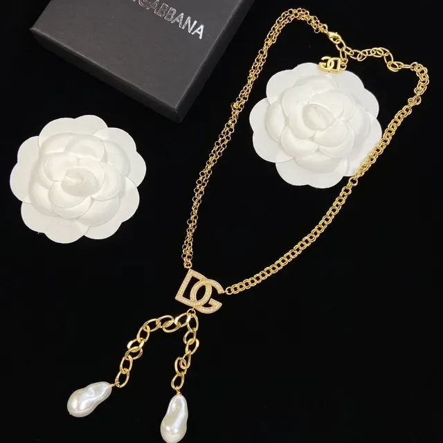 Dolce & Gabbana DG Colar de pérolas Corrente Curb Dourado Branco Cristais Pavé Pingente Logo 6
