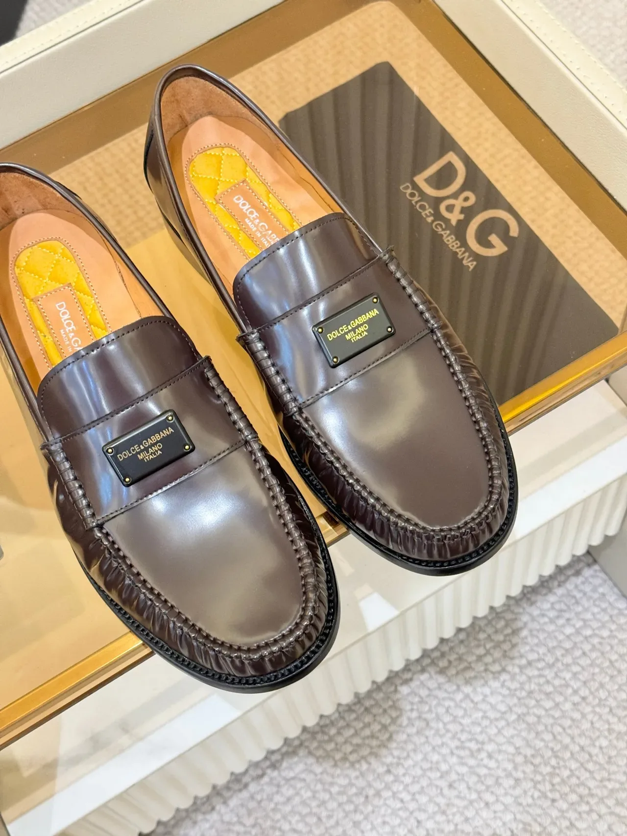 Mocassim Dolce & Gabbana Marrom Bege Couro Patent Brilhante Cinta Trançada Detalhe 4