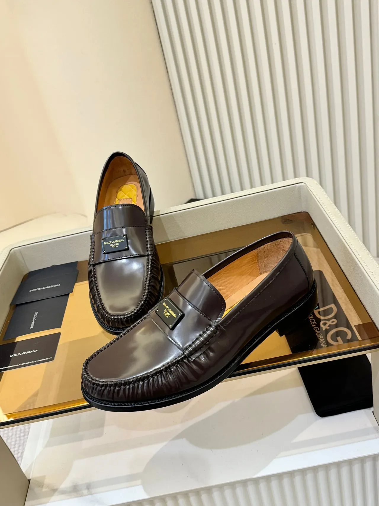 Mocassim Dolce & Gabbana Marrom Bege Couro Patent Brilhante Cinta Trançada Detalhe 5