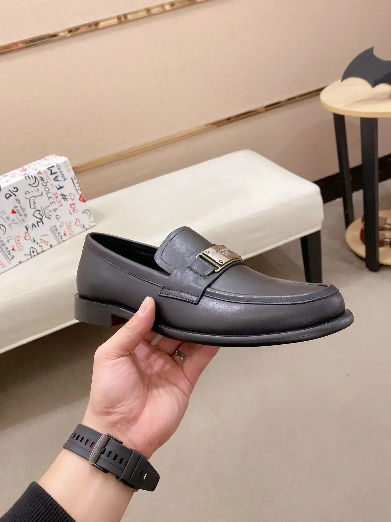 Dolce & Gabbana Portofino Noir Doré Cuir Sangle Boucle Métal Loafer 4