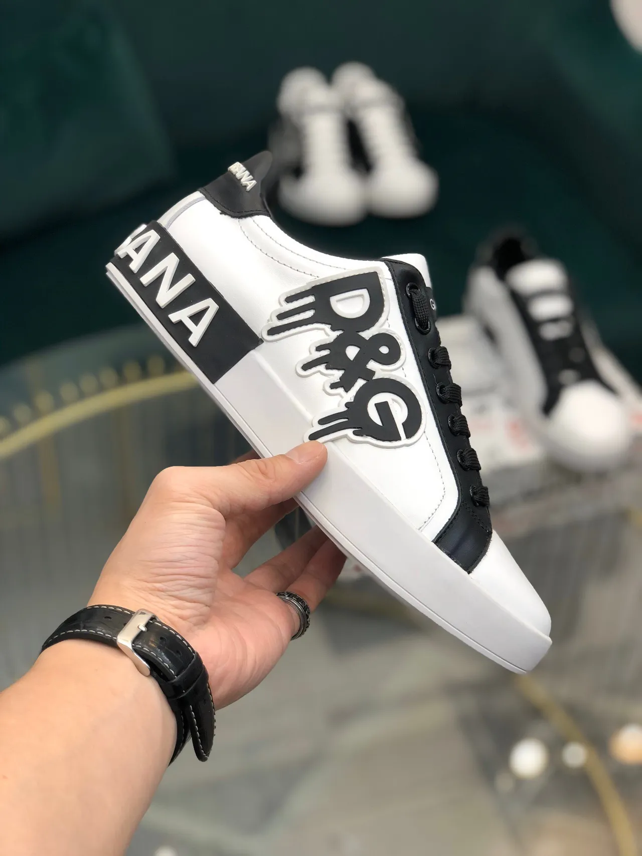 Dolce & Gabbana Portofino Blanc Noir Low-Top Logo-Appliqué Baskets Lifestyle 4