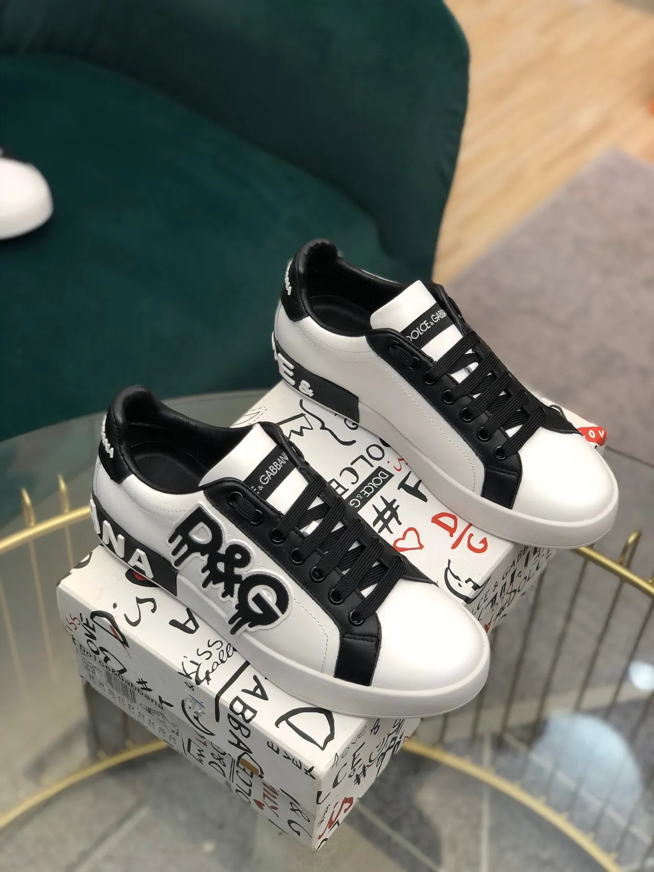 Dolce & Gabbana Portofino Blanc Noir Low-Top Logo-Appliqué Baskets Lifestyle 5