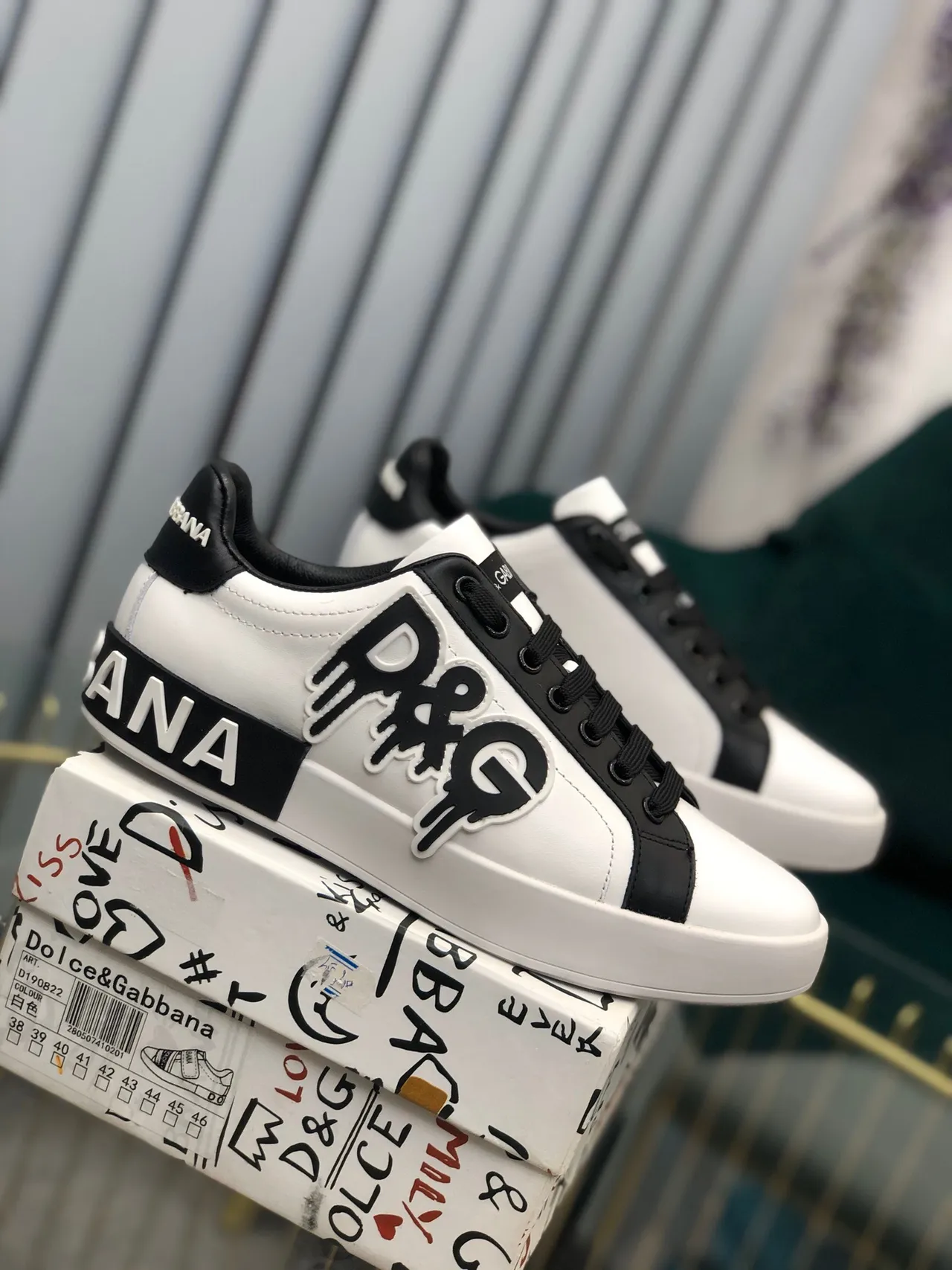 Dolce & Gabbana Portofino Blanc Noir Low-Top Logo-Appliqué Baskets Lifestyle 6