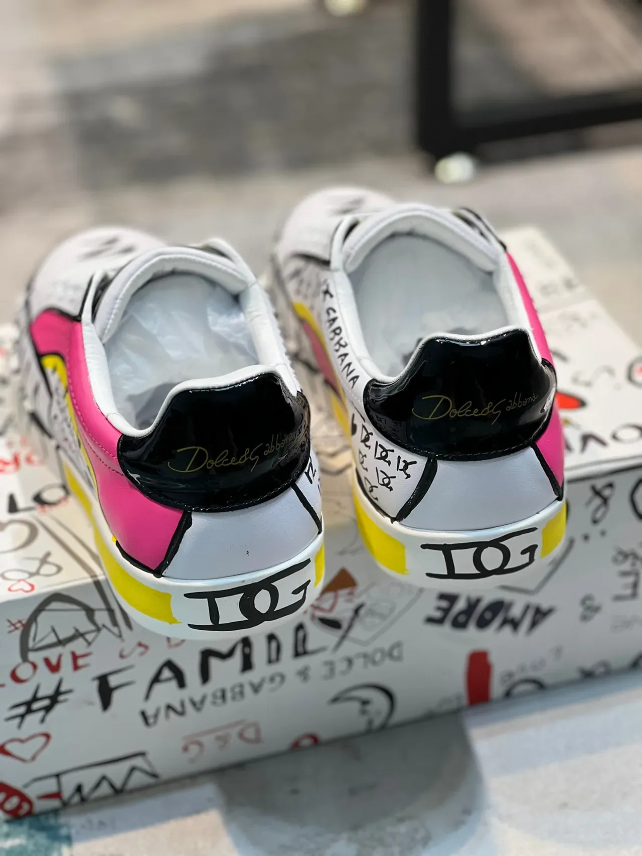 Dolce & Gabbana Portofino Tênis Lifestyle Branco Rosa Graffiti-Print de Topo Baixo 2