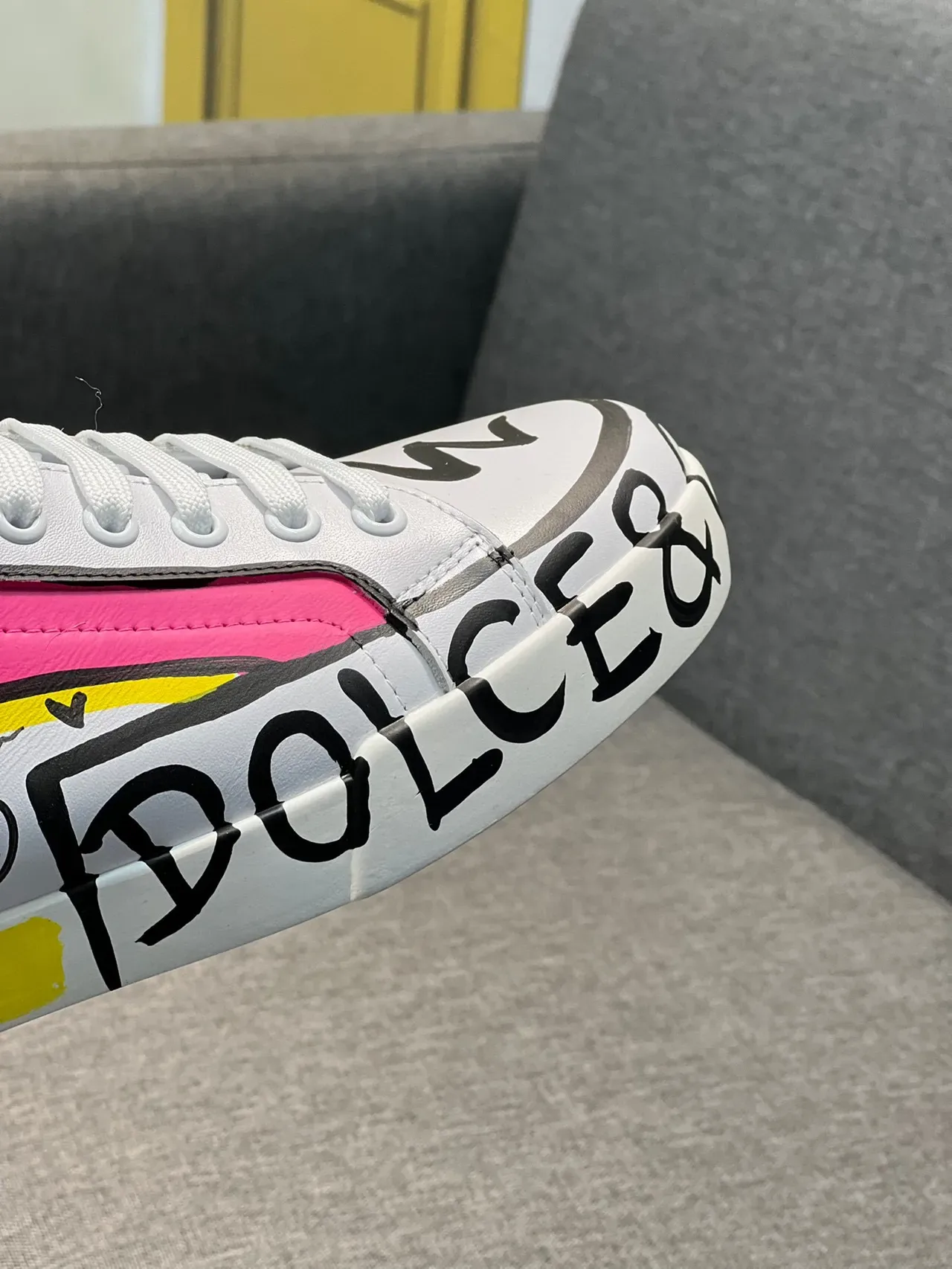 Dolce & Gabbana Portofino Tênis Lifestyle Branco Rosa Graffiti-Print de Topo Baixo 3