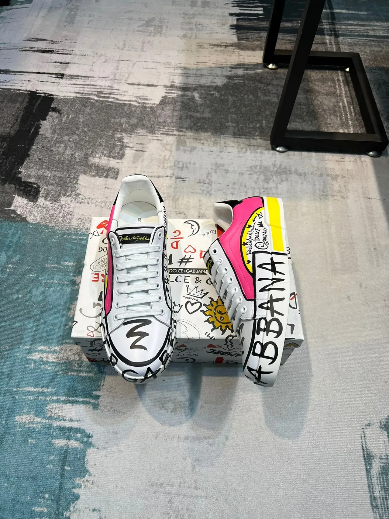 Dolce & Gabbana Portofino Tênis Lifestyle Branco Rosa Graffiti-Print de Topo Baixo 4