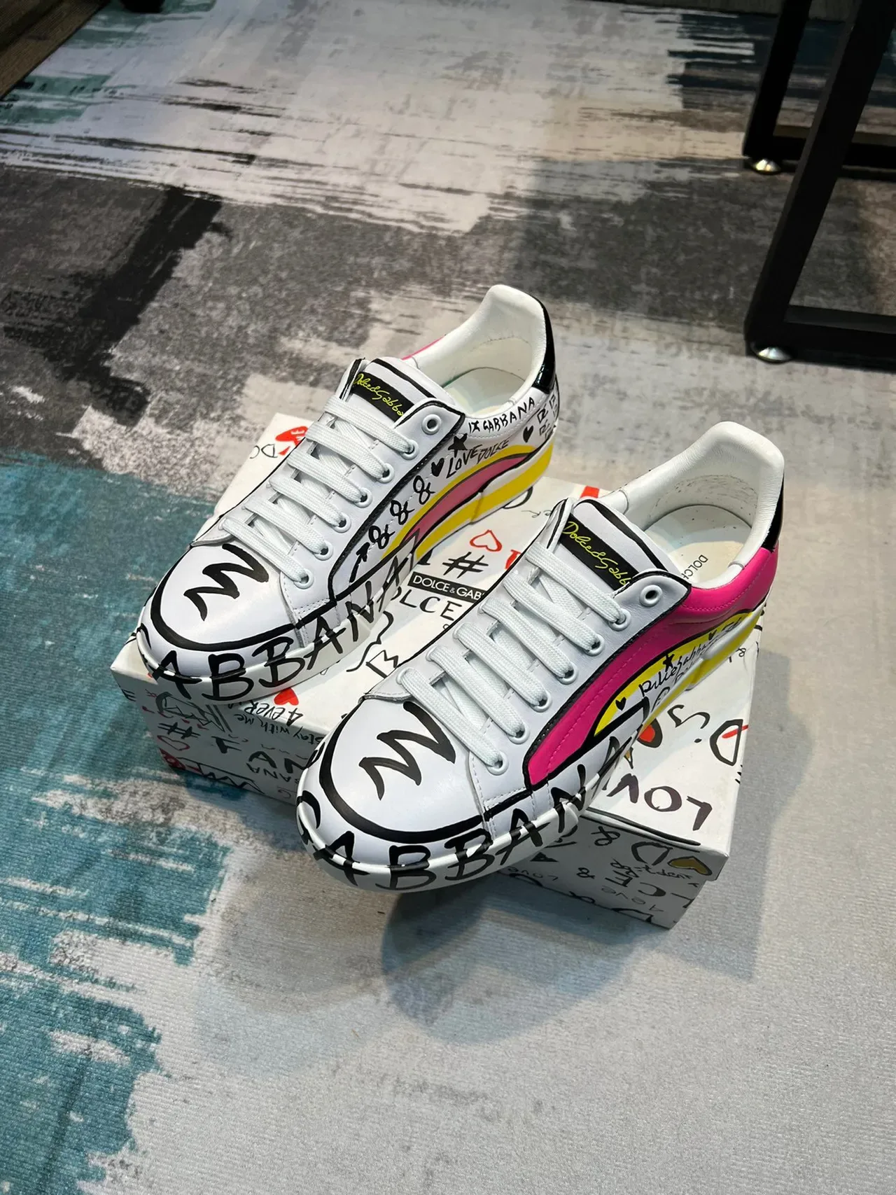 Dolce & Gabbana Portofino Tênis Lifestyle Branco Rosa Graffiti-Print de Topo Baixo 5
