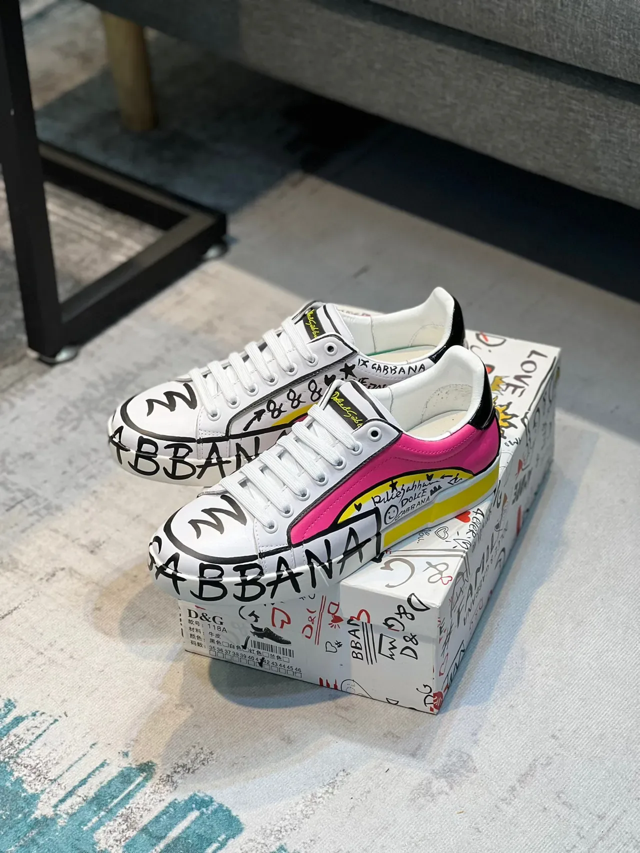 Dolce & Gabbana Portofino Tênis Lifestyle Branco Rosa Graffiti-Print de Topo Baixo 7
