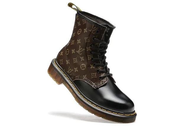Dr. Martens 1460 Impresión Monograma Marrón y Negro Botas Martin 2