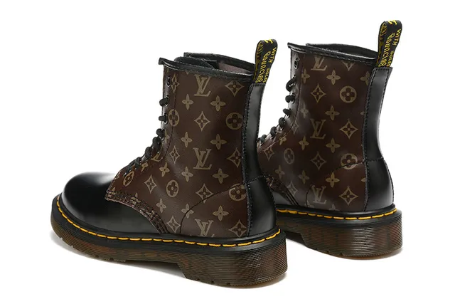 Dr. Martens 1460 Impresión Monograma Marrón y Negro Botas Martin 6