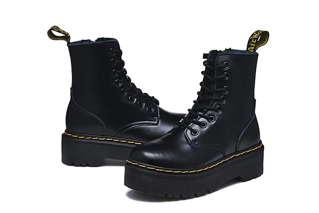 Dr. Martens Botas Martin Negras y Amarillas Suela Plataforma Costura Welt 5