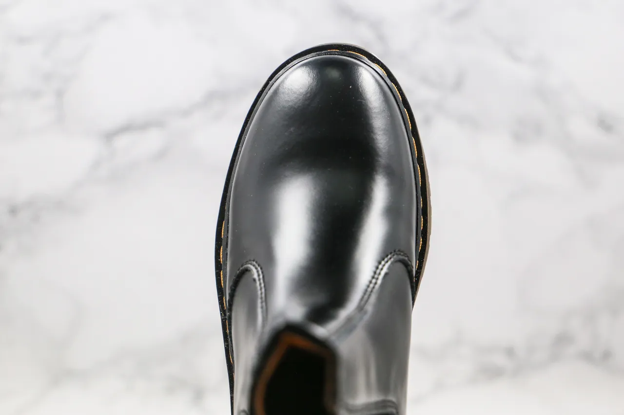 Dr. Martens Chelsea Boot Noir Beige Cuir Brillant Goussets Latéraux Élastiques Bottes Chelsea 4