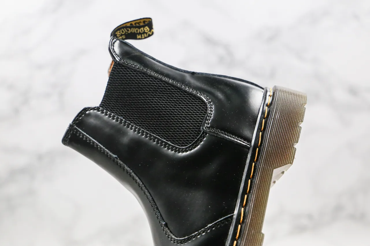 Dr. Martens Chelsea Boot Noir Beige Cuir Brillant Goussets Latéraux Élastiques Bottes Chelsea 5