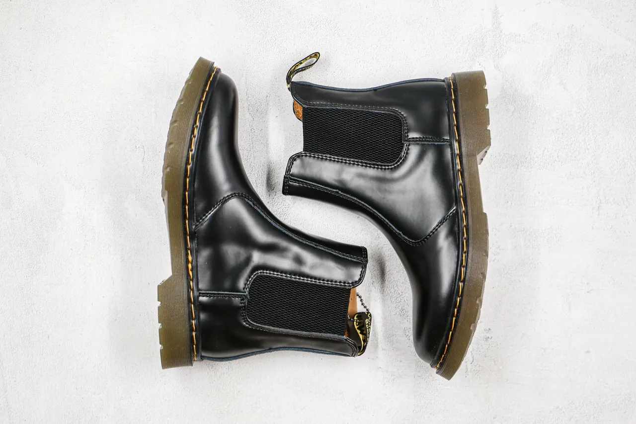 Dr. Martens Chelsea Boot Noir Beige Cuir Brillant Goussets Latéraux Élastiques Bottes Chelsea 8