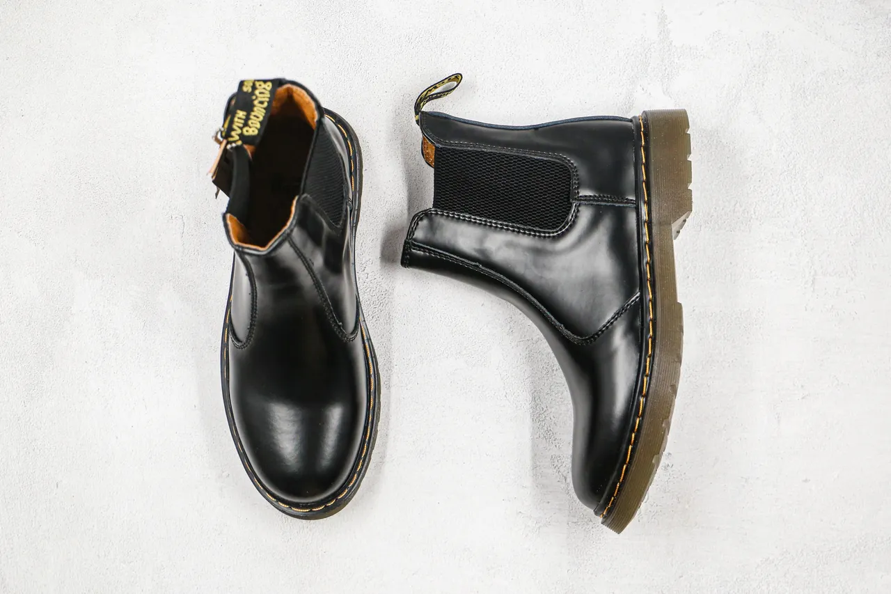 Dr. Martens Chelsea Boot Noir Beige Cuir Brillant Goussets Latéraux Élastiques Bottes Chelsea 9