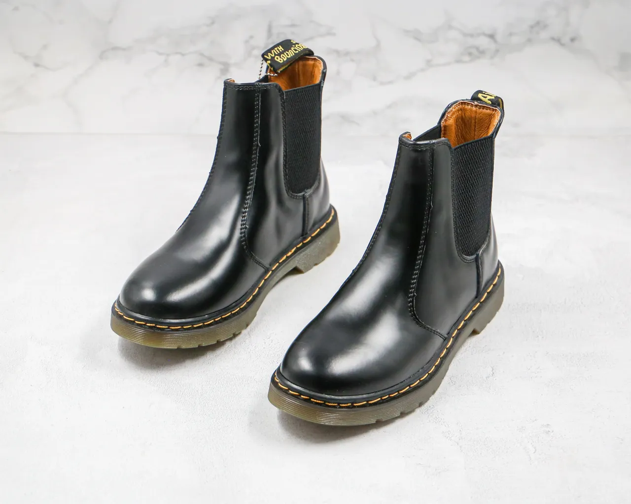 Dr. Martens Chelsea Boot Noir Beige Cuir Brillant Goussets Latéraux Élastiques Bottes Chelsea 10