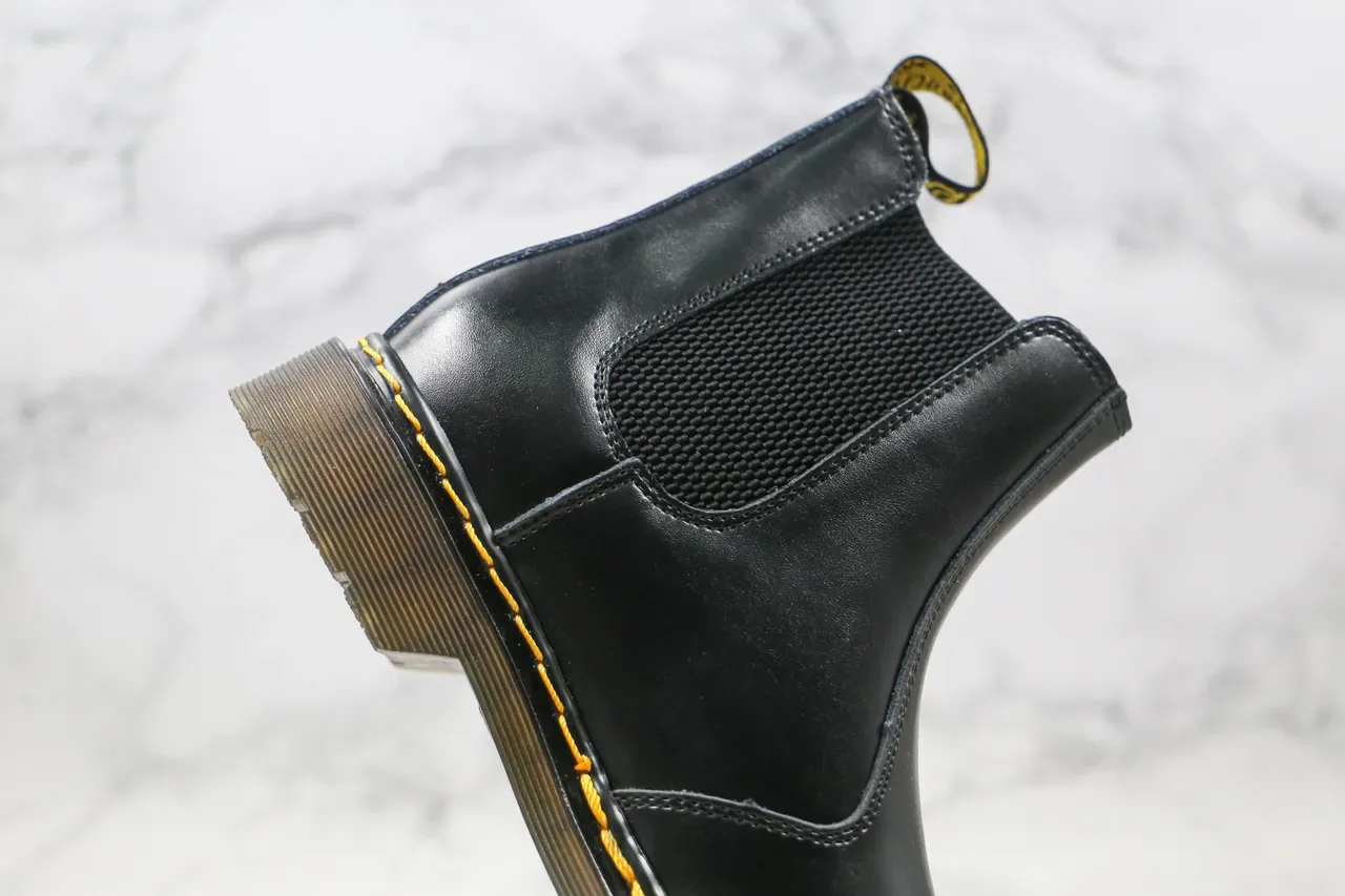 Botas Chelsea Dr. Martens Preto Amarelo Couro Liso Costura de Sola 6