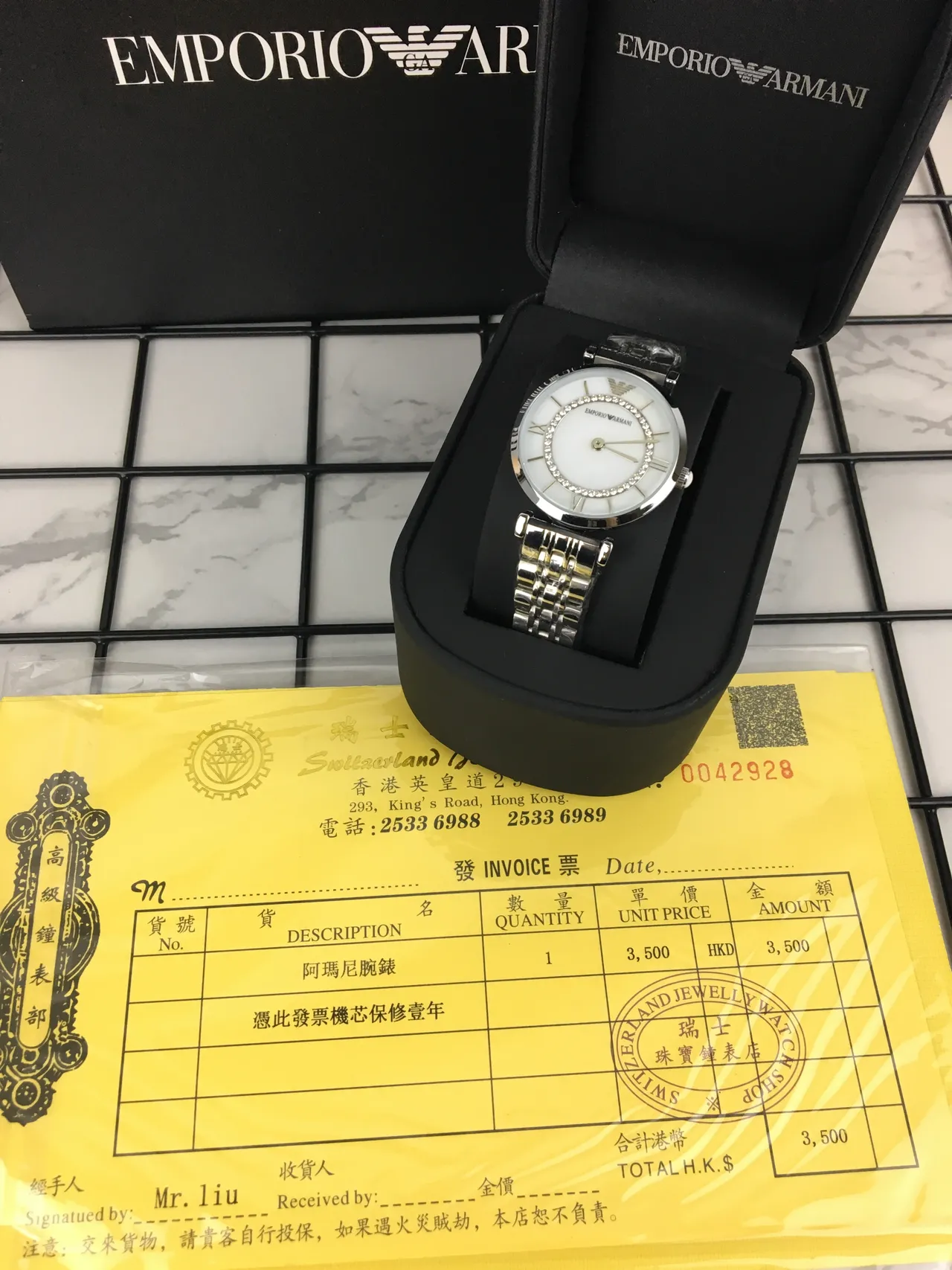 Emporio Armani Classic Argent Blanc Boîtier Rond Cadran Matière Perlière Quartz 9