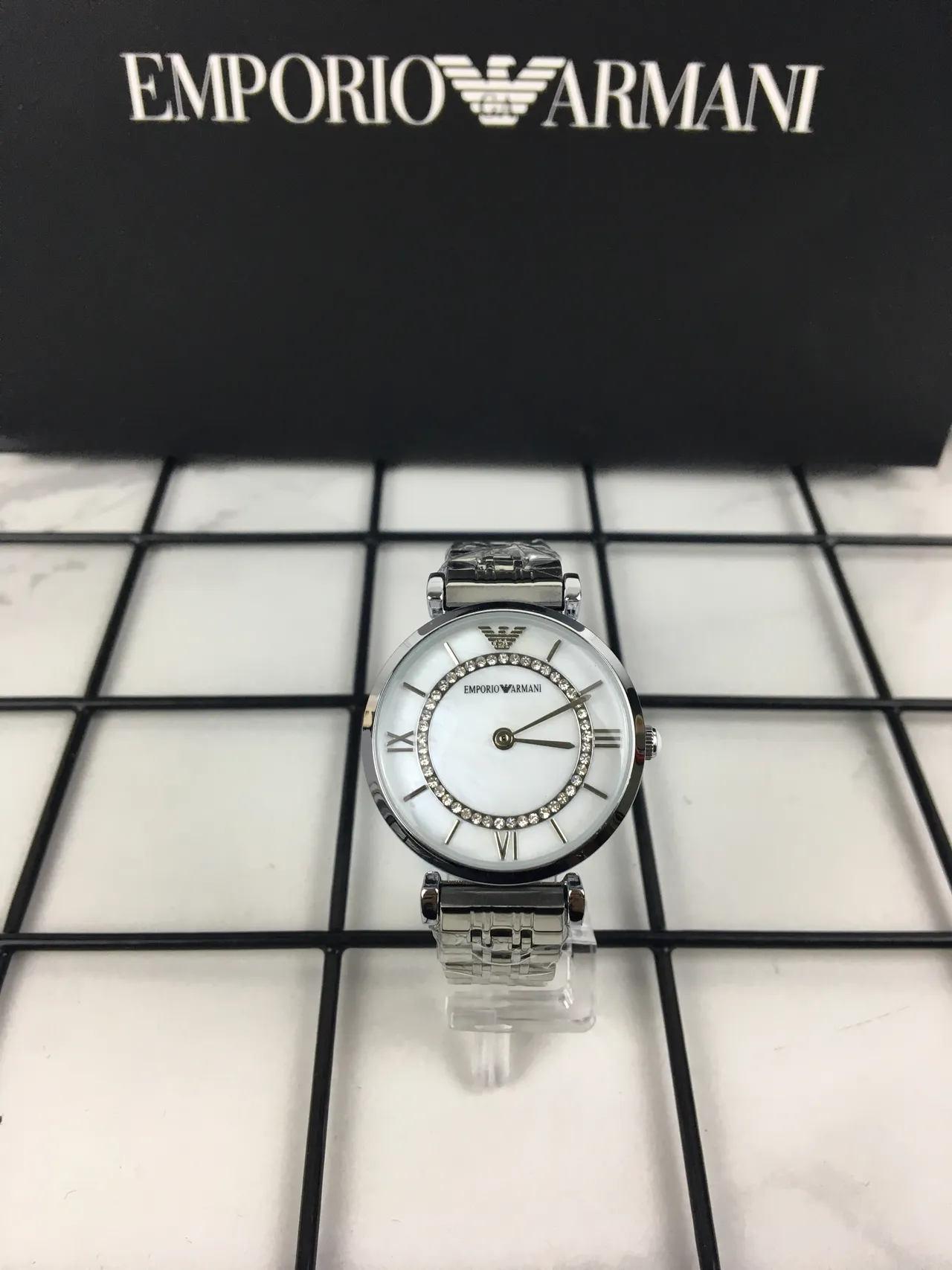 Emporio Armani Classic Argent Blanc Boîtier Rond Cadran Matière Perlière Quartz 11