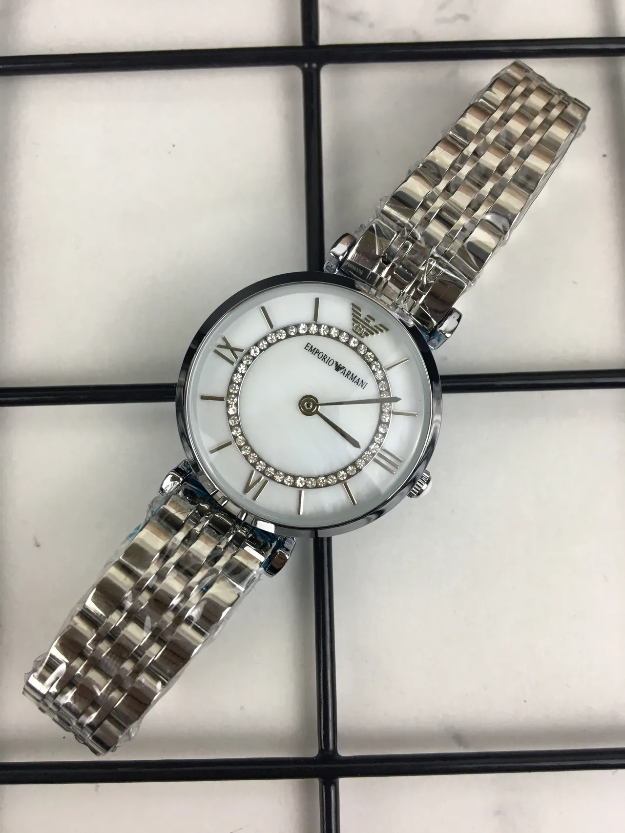 Emporio Armani Classic Argent Blanc Boîtier Rond Cadran Matière Perlière Quartz 14