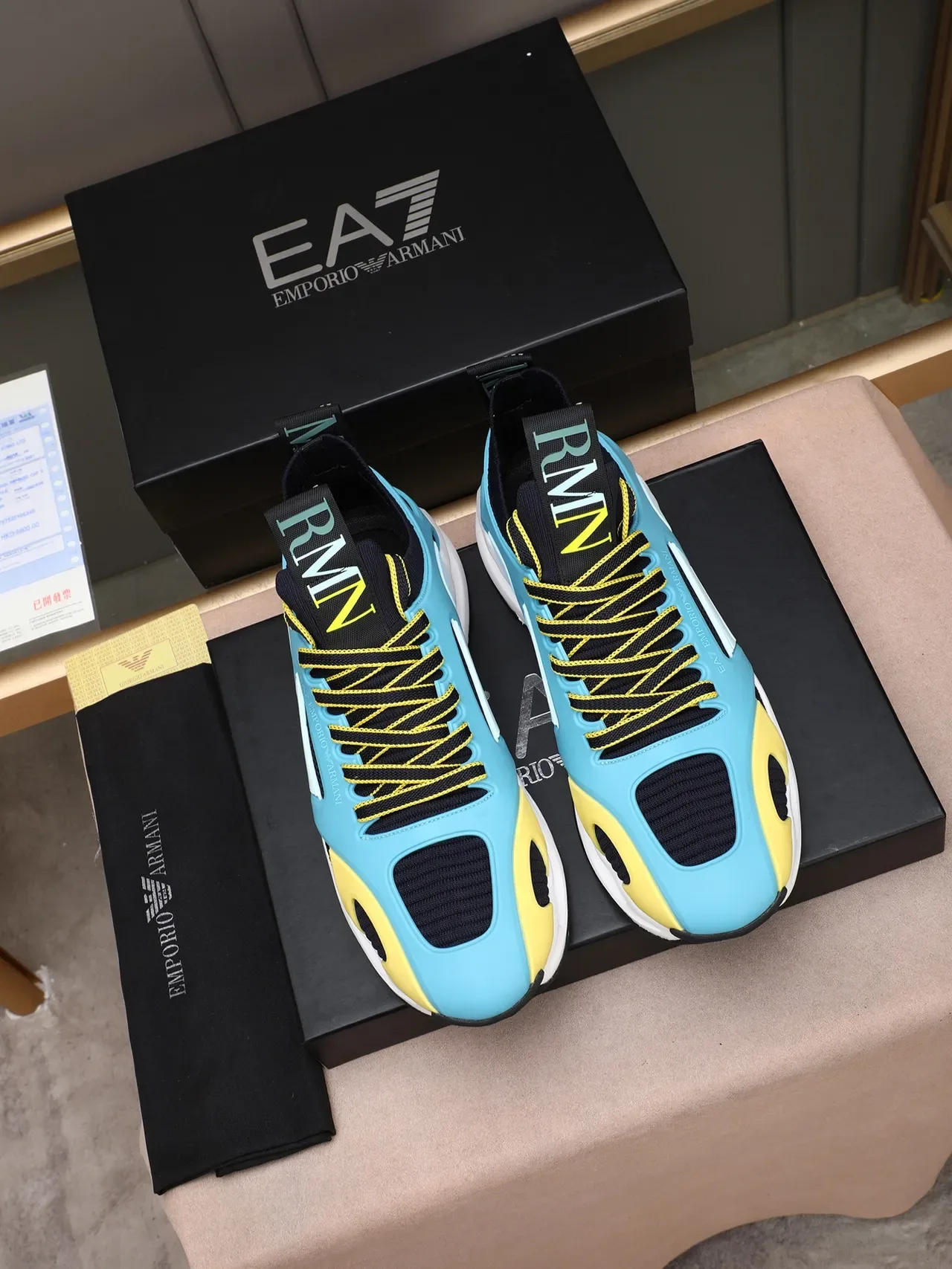 Emporio Armani EA7 Navy Sky Blue Lemon Yellow tênis lifestyle com cadarço 2