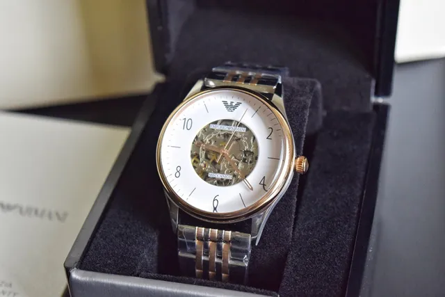 Emporio Armani Meccanico Esqueleto Dial Dois Tons Relógio Mecânico 3