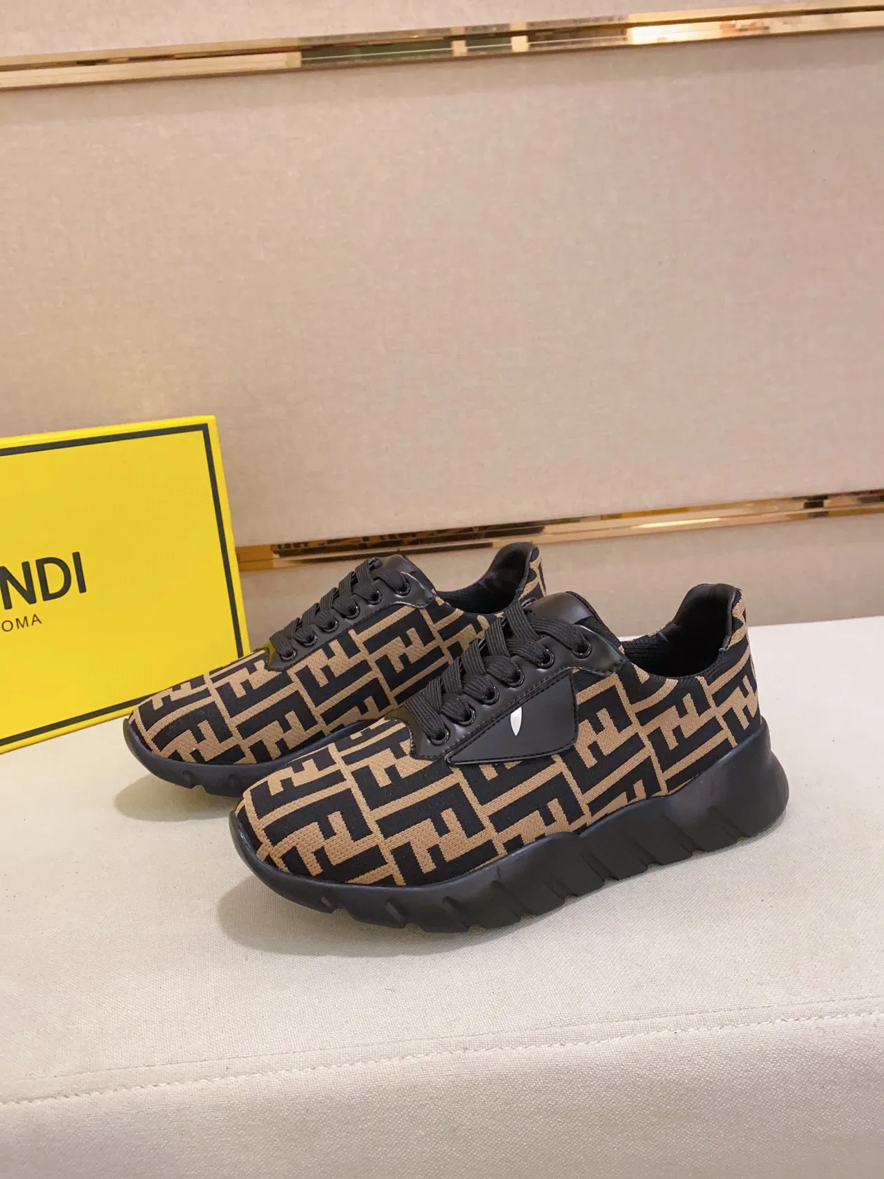 Fendi Beige Noir Monogram Knit Upper Semelle avec relief Sneakers Chunky 4