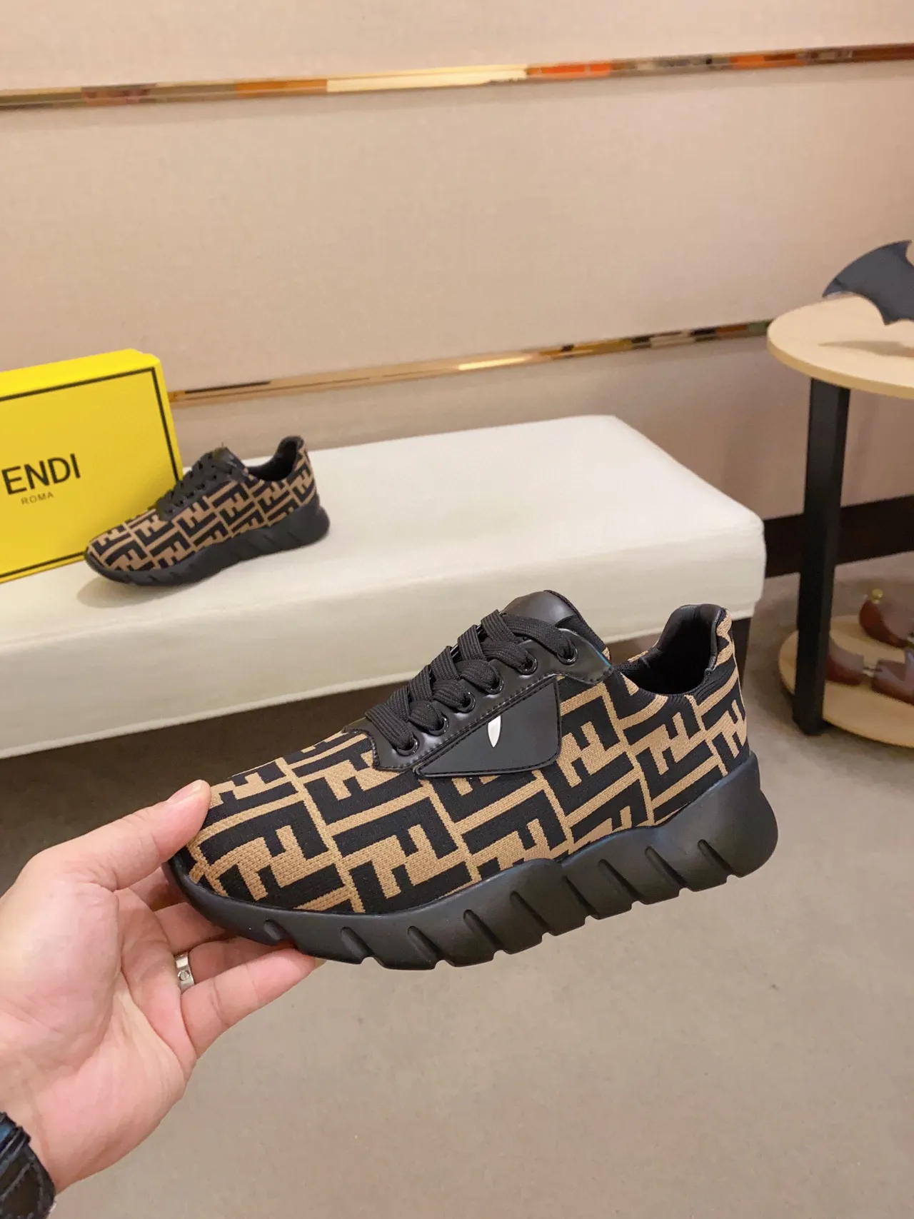 Fendi Beige Noir Monogram Knit Upper Semelle avec relief Sneakers Chunky 5