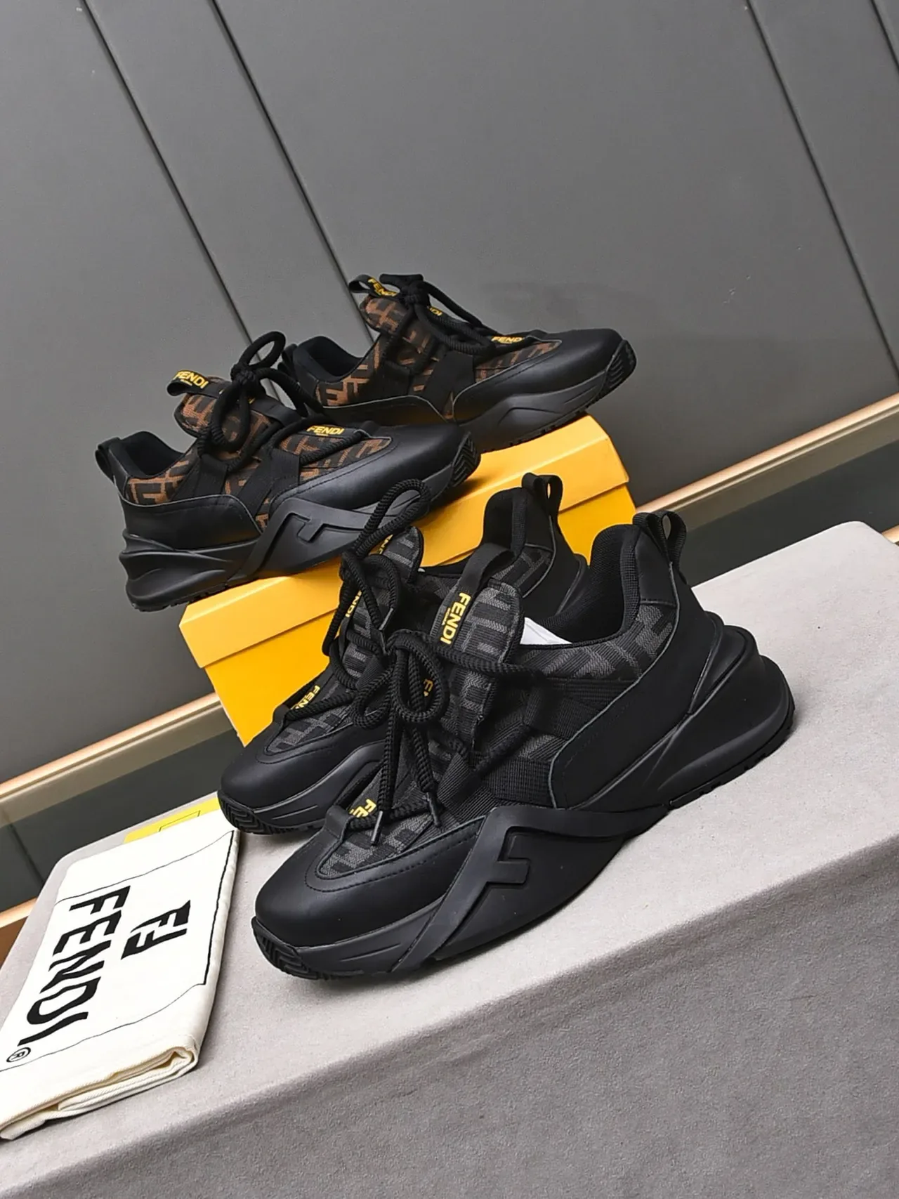 Fendi Sneakers Chunky Negro Suela Marrón FF Monogram 2