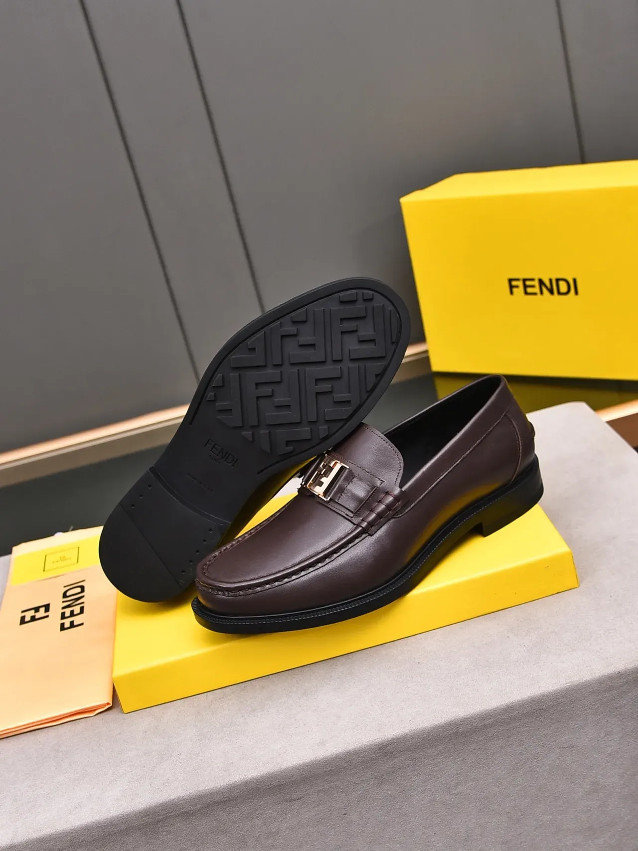 Fendi FF Loafer Marron Cuir Boucle Dorée 4