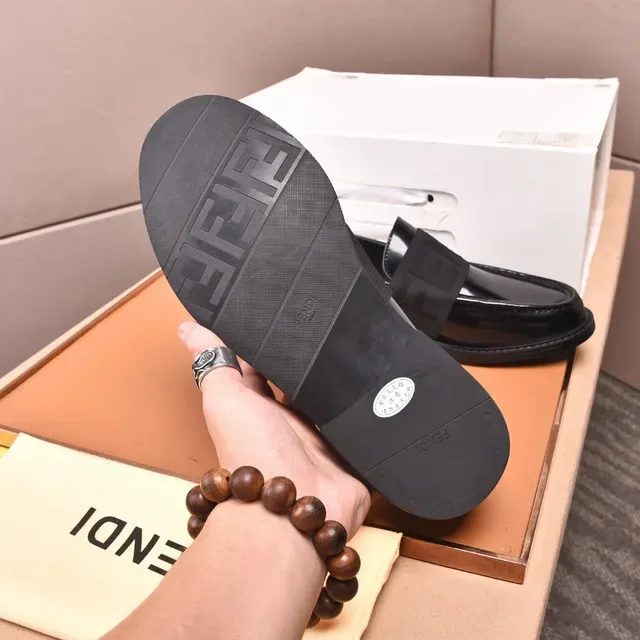 Fendi FF Logo Mocassin Noir Cuir Patent et Cuir Granulé 2