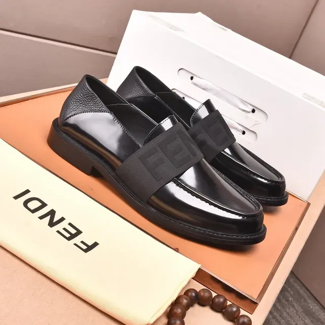 Fendi FF Logo Mocassin Noir Cuir Patent et Cuir Granulé 6