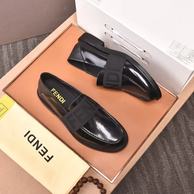 Fendi FF Logo Mocassin Noir Cuir Patent et Cuir Granulé 8