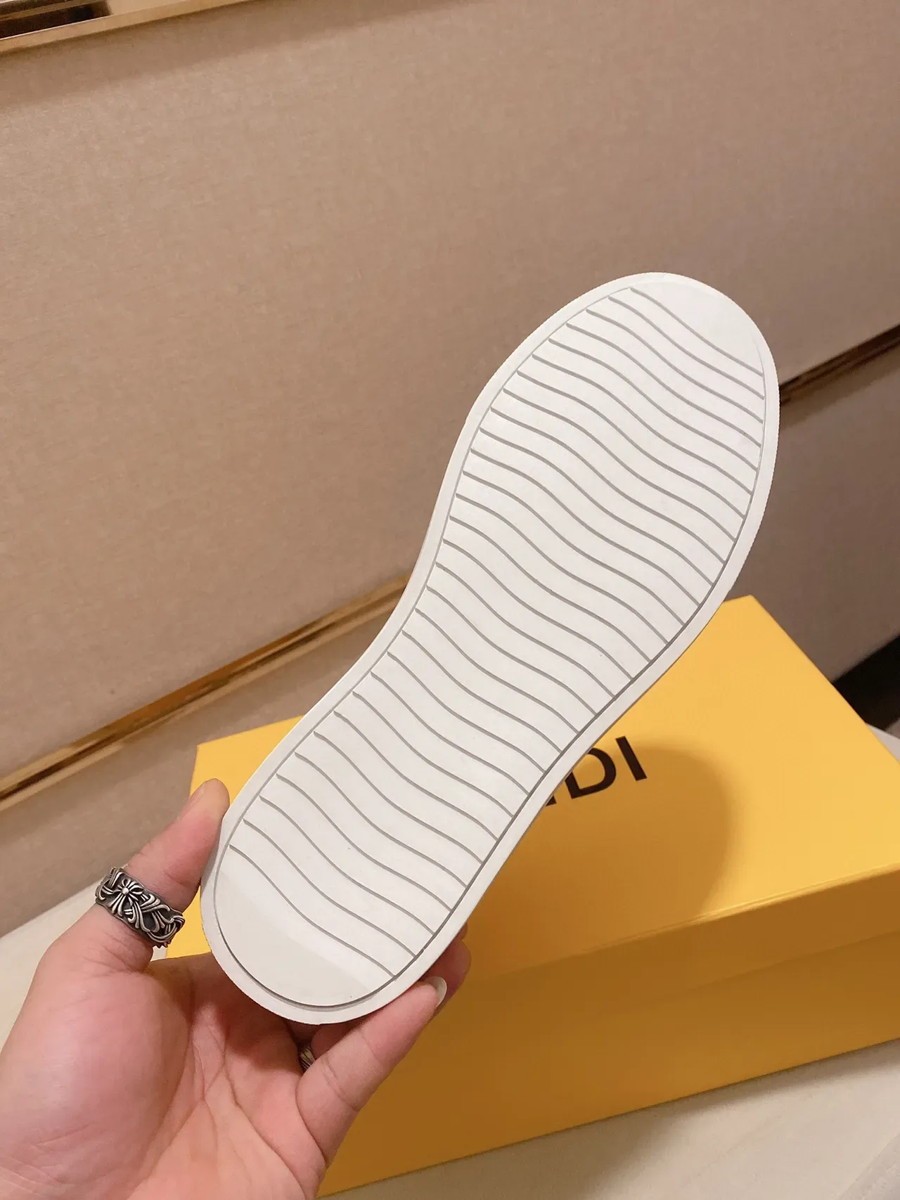 Fendi FF Monogram Tênis Lifestyle Branco High-Top 2