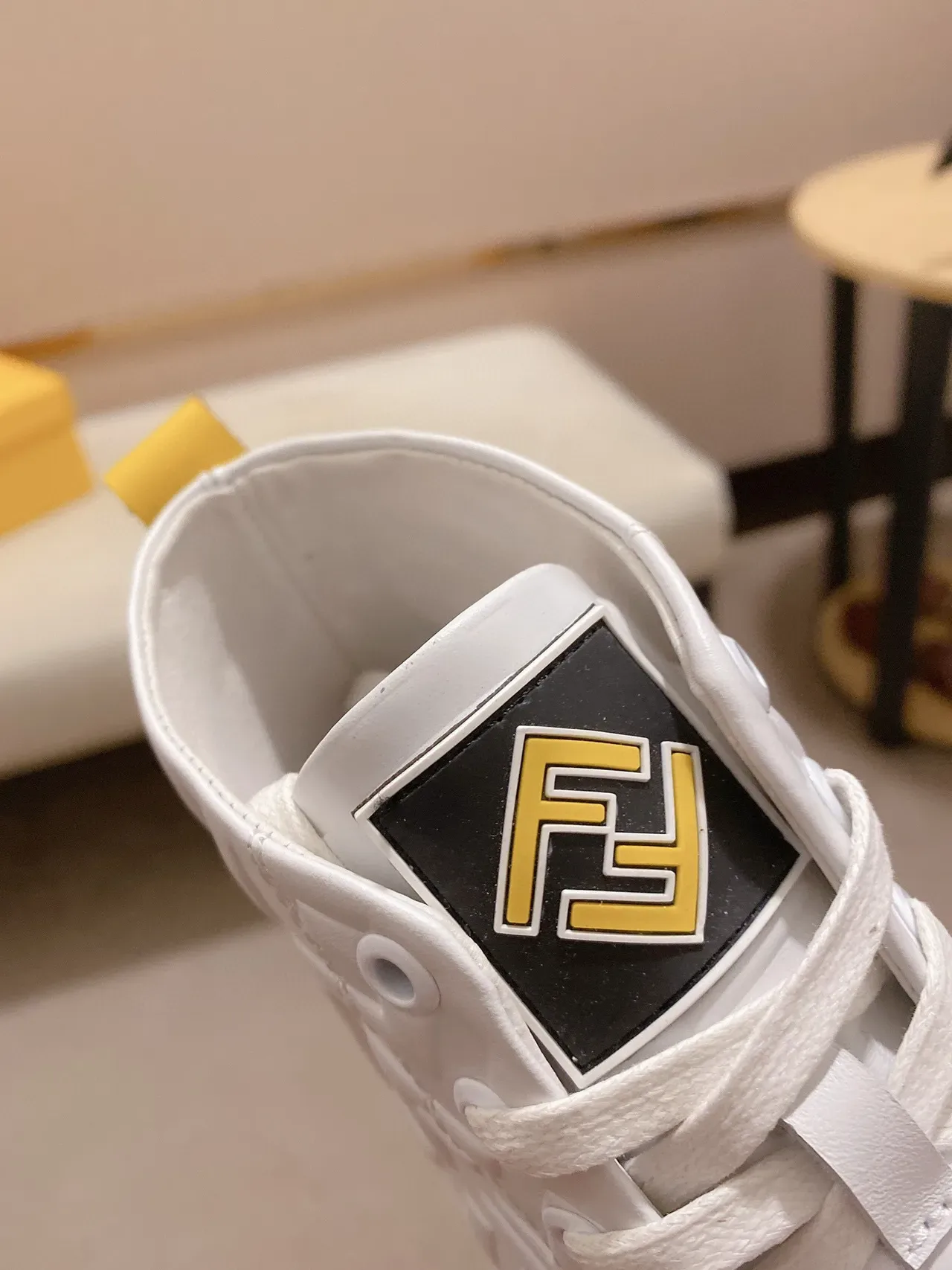 Fendi FF Monogram Tênis Lifestyle Branco High-Top 3